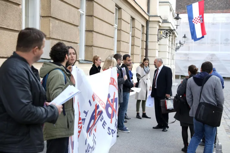 Sindikati ispred Sabora pozvali zastupnike da ne podrže mirovinsku reformu