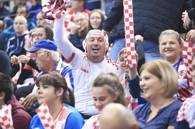 KAUBOJI OTVORILI KVALIFIKACIJE ZA EURO: Osječani priredili paklenu atmosferu &Scaron;vicarcima