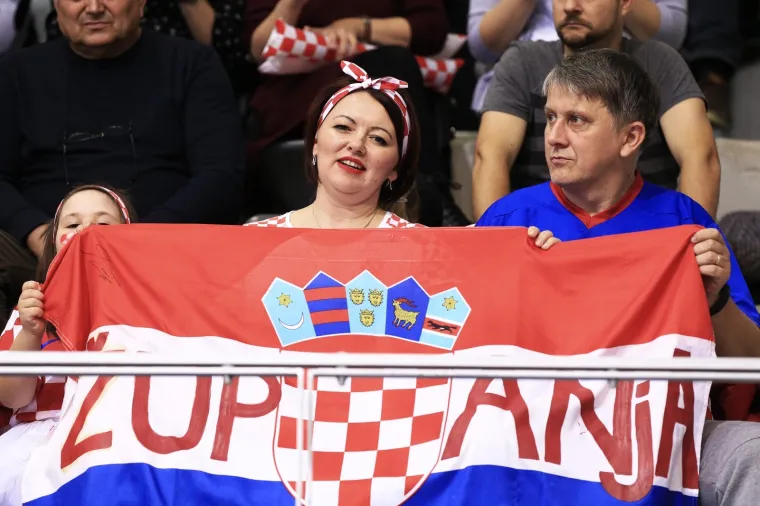 KAUBOJI OTVORILI KVALIFIKACIJE ZA EURO: Osječani priredili paklenu atmosferu &Scaron;vicarcima