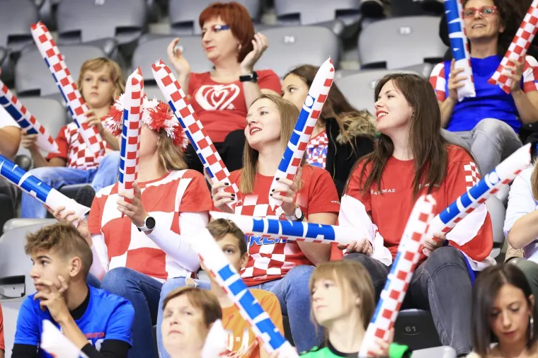 KAUBOJI OTVORILI KVALIFIKACIJE ZA EURO: Osječani priredili paklenu atmosferu &Scaron;vicarcima
