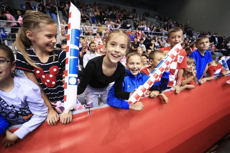 KAUBOJI OTVORILI KVALIFIKACIJE ZA EURO: Osječani priredili paklenu atmosferu &Scaron;vicarcima