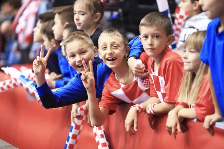 KAUBOJI OTVORILI KVALIFIKACIJE ZA EURO: Osječani priredili paklenu atmosferu &Scaron;vicarcima