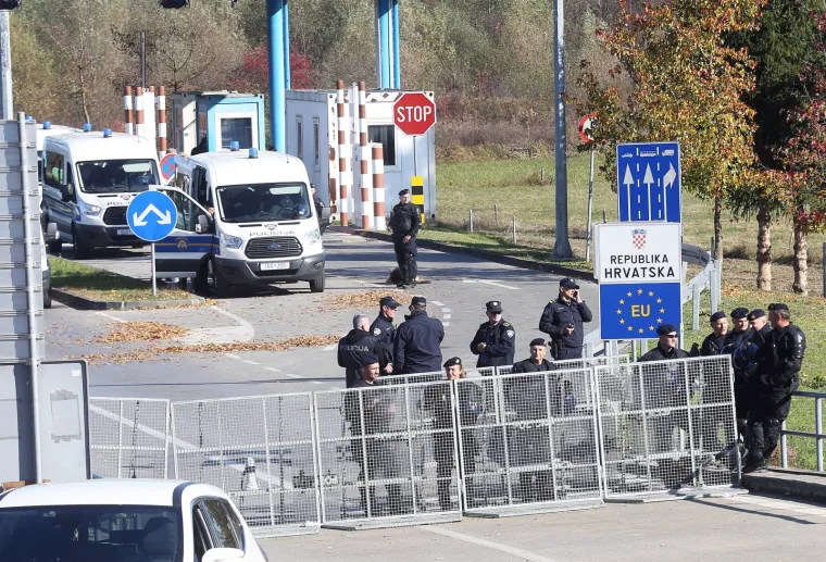 Potresna priča s granice: Djeca migranata mole policiju da ih pusti u Hrvatsku