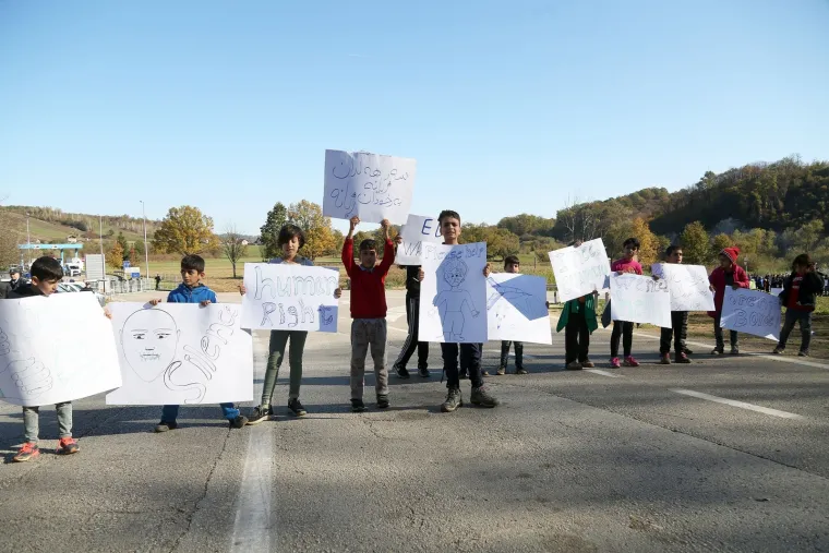 Potresna priča s granice: Djeca migranata mole policiju da ih pusti u Hrvatsku