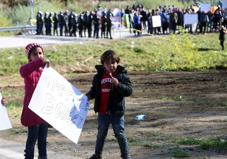 Potresna priča s granice: Djeca migranata mole policiju da ih pusti u Hrvatsku