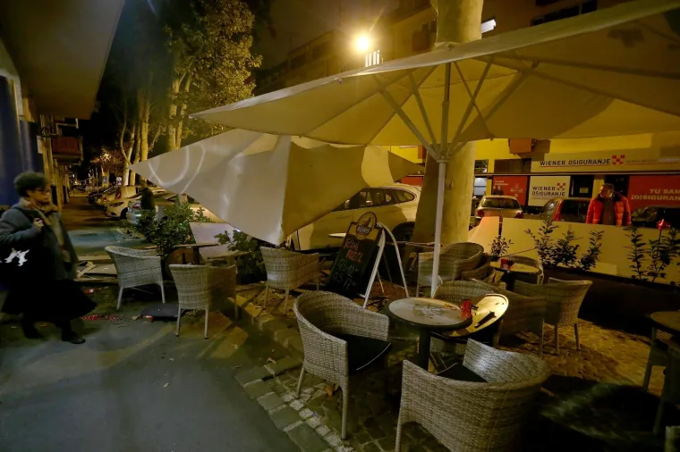 IZGUBIO KONTROLU NAD BMW-om PA SE ZABIO U TERASU KAFIĆA: Razlog nesreće nevjerojatno je bizaran