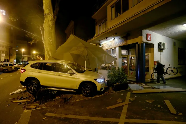 IZGUBIO KONTROLU NAD BMW-om PA SE ZABIO U TERASU KAFIĆA: Razlog nesreće nevjerojatno je bizaran