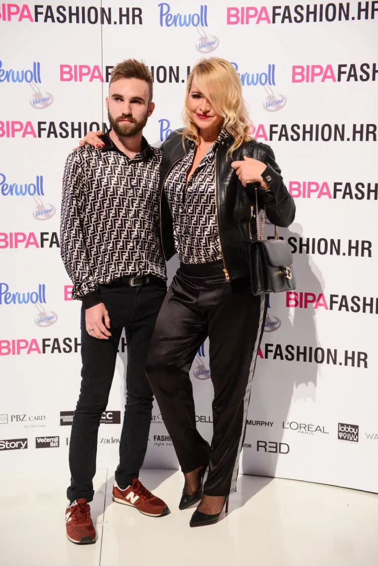 SVI SU PALI U DRUGI PLAN KADA SE ONA POJAVILA NA REVIJI: Preseksi Nives Celzijus bujnim dekolteom ukrala svu pažnju