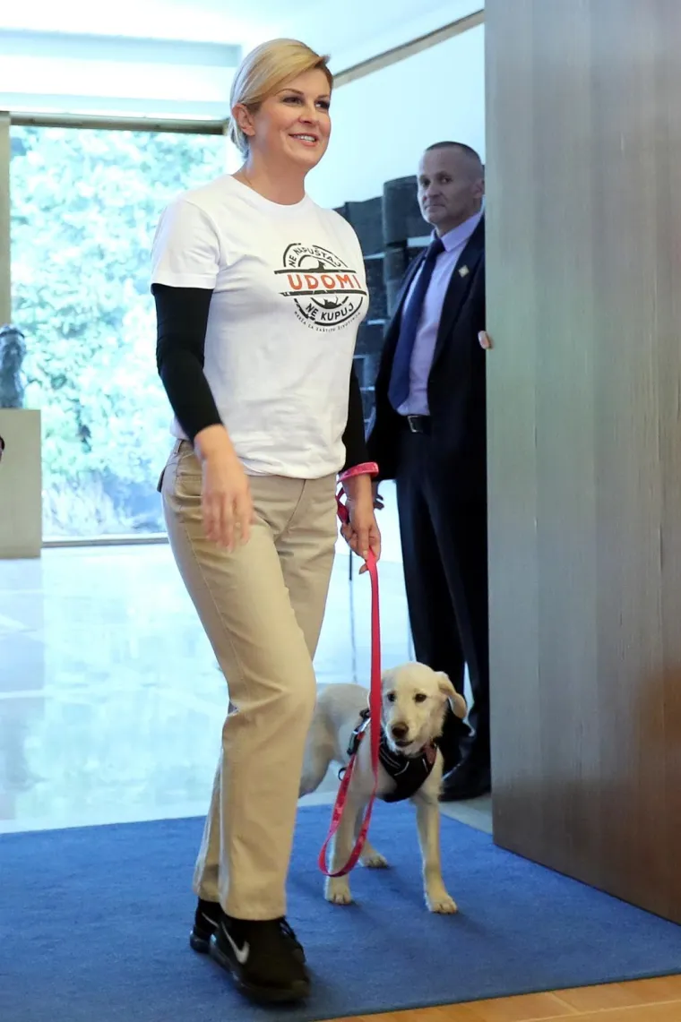 Predsjednica i 'prvi' psić na Danima otvorenih vrata povodom Dana za&scaron;tite životinja