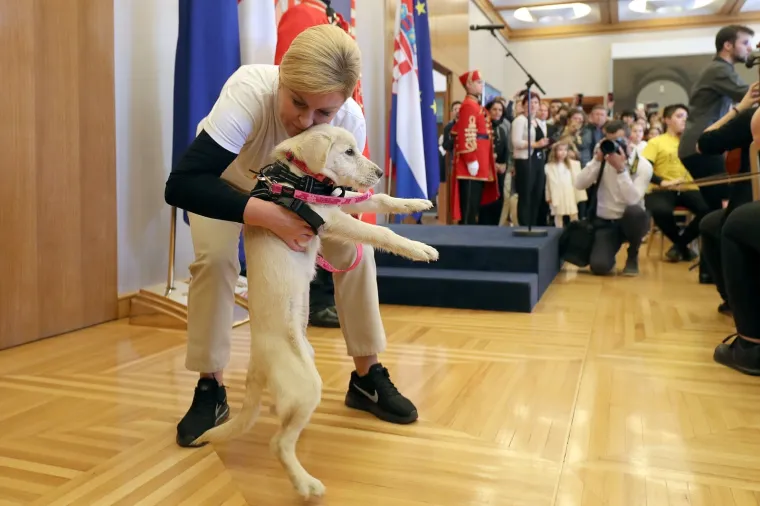 Predsjednica i 'prvi' psić na Danima otvorenih vrata povodom Dana za&scaron;tite životinja