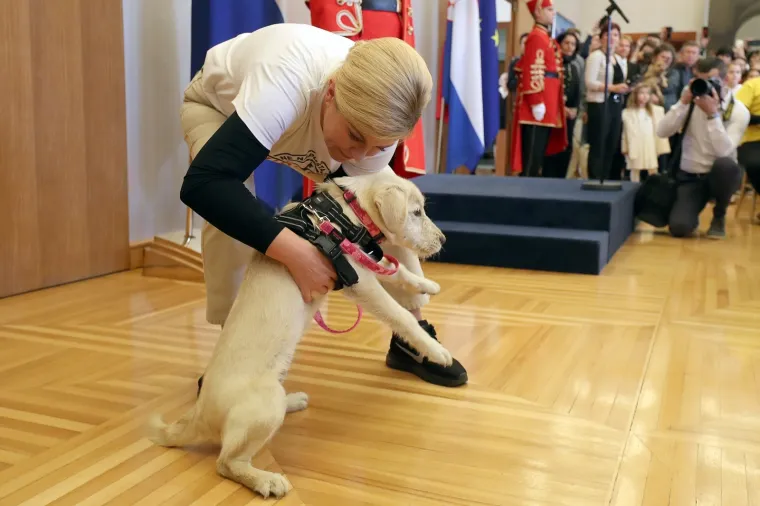 Predsjednica i 'prvi' psić na Danima otvorenih vrata povodom Dana za&scaron;tite životinja