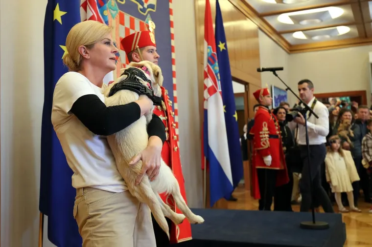 Predsjednica i 'prvi' psić na Danima otvorenih vrata povodom Dana za&scaron;tite životinja