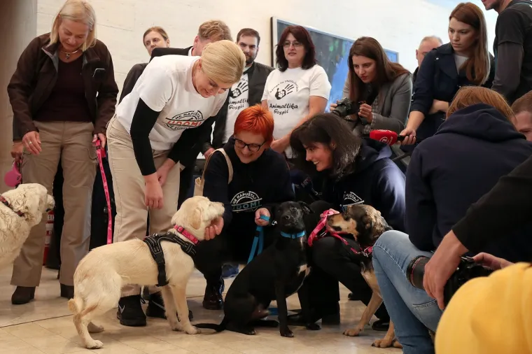 Predsjednica i 'prvi' psić na Danima otvorenih vrata povodom Dana za&scaron;tite životinja