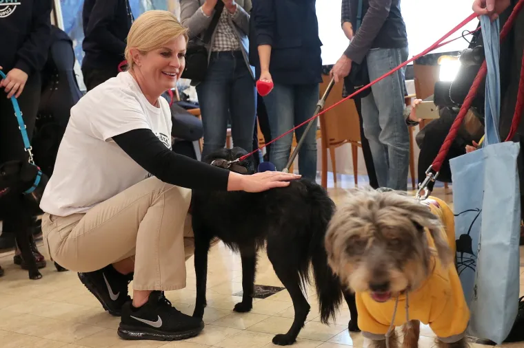 Predsjednica i 'prvi' psić na Danima otvorenih vrata povodom Dana za&scaron;tite životinja