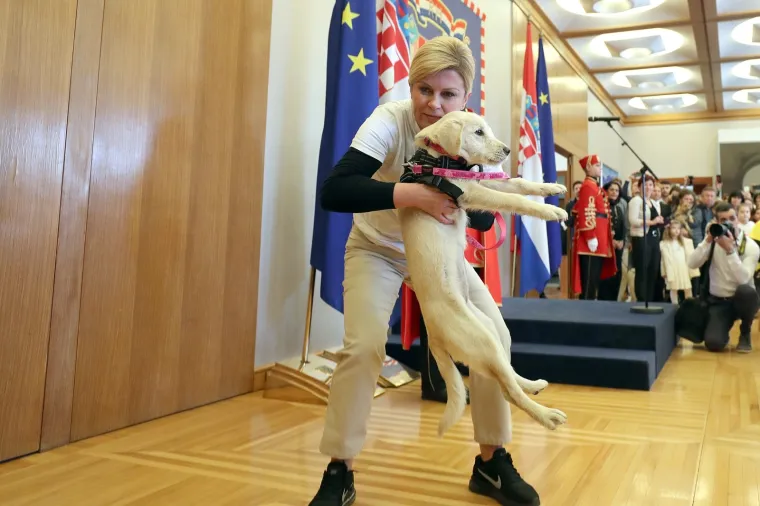 Predsjednica i 'prvi' psić na Danima otvorenih vrata povodom Dana za&scaron;tite životinja