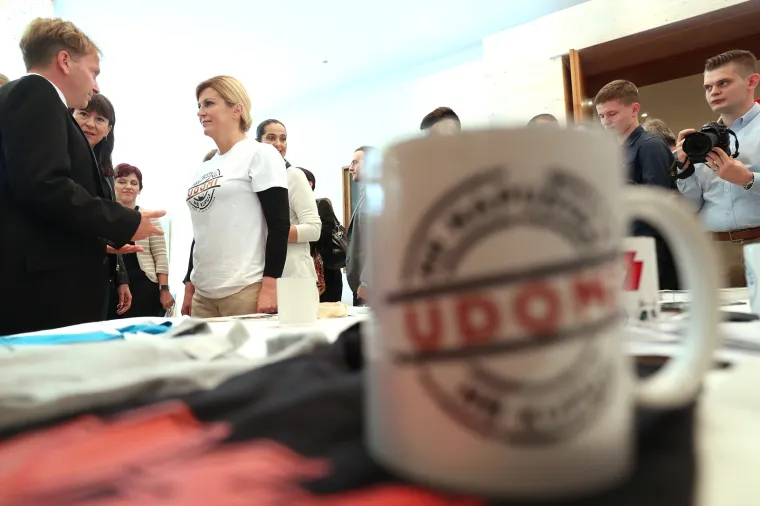 Predsjednica i 'prvi' psić na Danima otvorenih vrata povodom Dana za&scaron;tite životinja