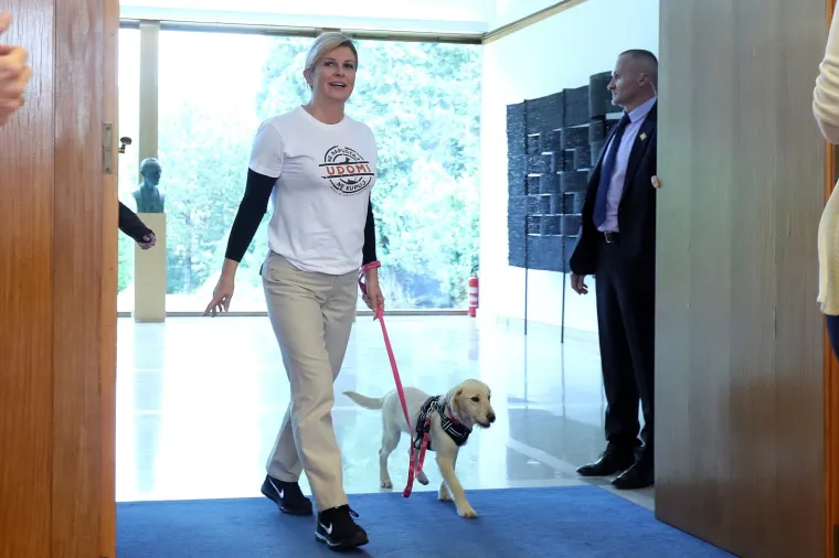 Predsjednica i 'prvi' psić na Danima otvorenih vrata povodom Dana za&scaron;tite životinja