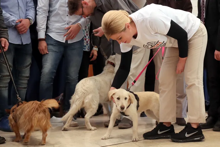 Predsjednica i 'prvi' psić na Danima otvorenih vrata povodom Dana za&scaron;tite životinja