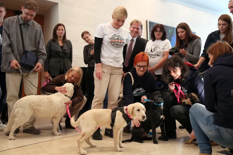 Predsjednica i 'prvi' psić na Danima otvorenih vrata povodom Dana za&scaron;tite životinja