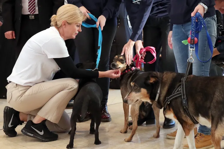 Predsjednica i 'prvi' psić na Danima otvorenih vrata povodom Dana za&scaron;tite životinja