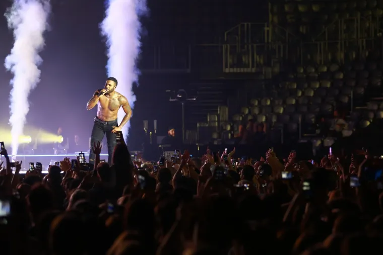 RAZGOLIĆENI JASON DERULO RASPAMETIO ARENU: A plesačice sa savršenim guzama dovršile su posao