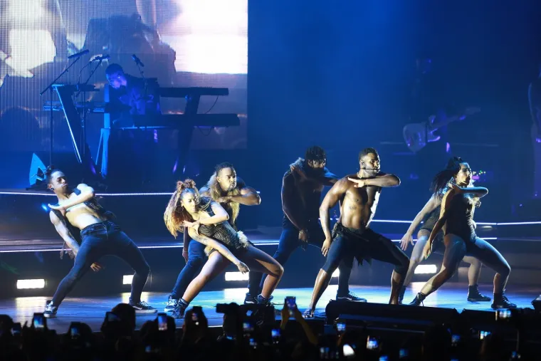 RAZGOLIĆENI JASON DERULO RASPAMETIO ARENU: A plesačice sa savršenim guzama dovršile su posao