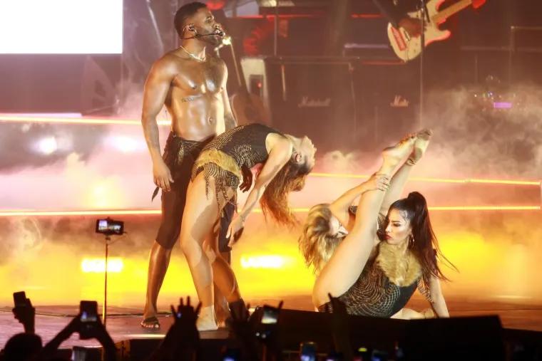RAZGOLIĆENI JASON DERULO RASPAMETIO ARENU: A plesačice sa savršenim guzama dovršile su posao