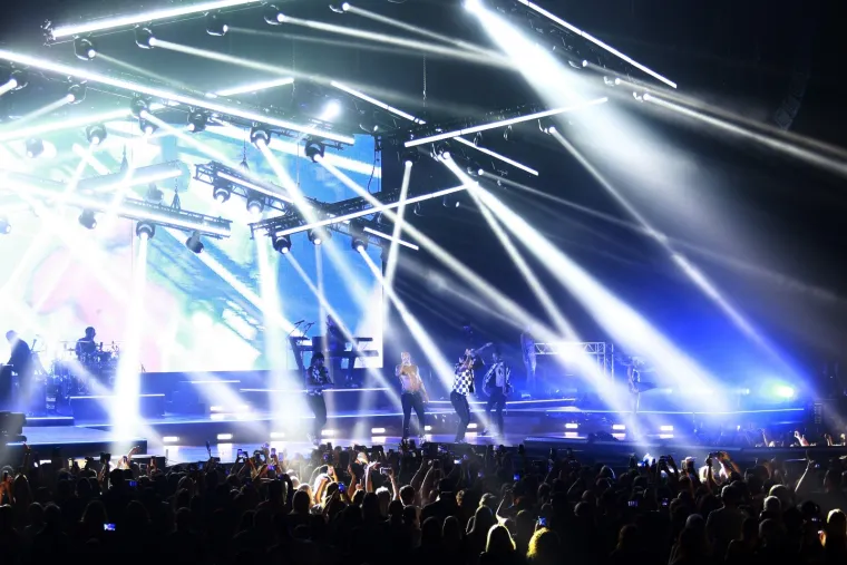 RAZGOLIĆENI JASON DERULO RASPAMETIO ARENU: A plesačice sa savr&scaron;enim guzama dovr&scaron;ile su posao