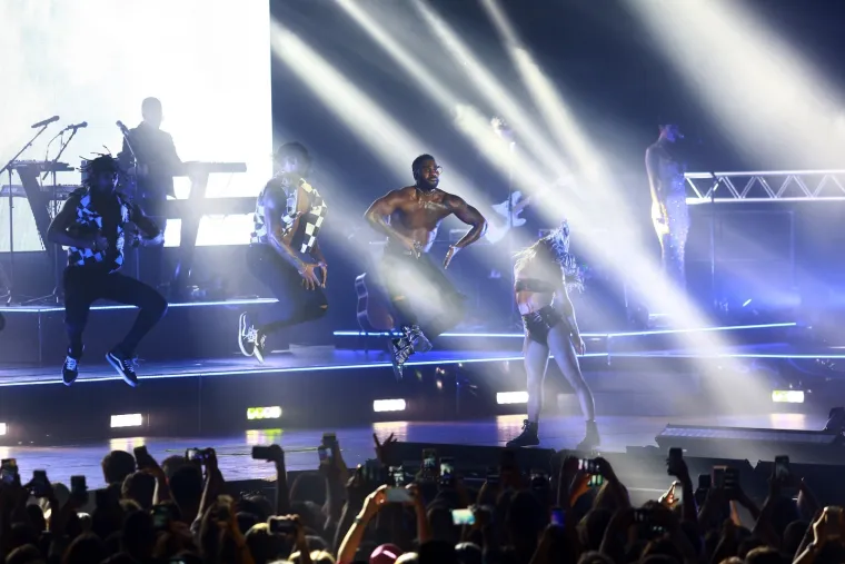 RAZGOLIĆENI JASON DERULO RASPAMETIO ARENU: A plesačice sa savr&scaron;enim guzama dovr&scaron;ile su posao