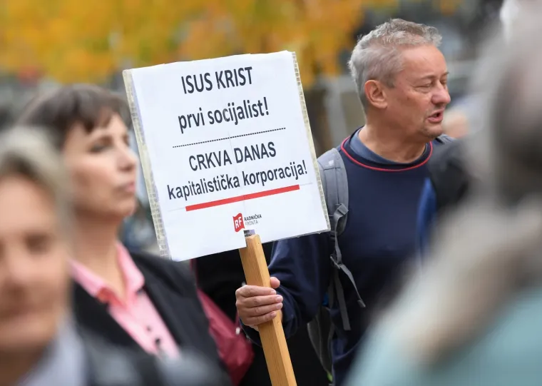 Pogledajte najbolje transparente s prosvjeda protiv Vatikanskih ugovora