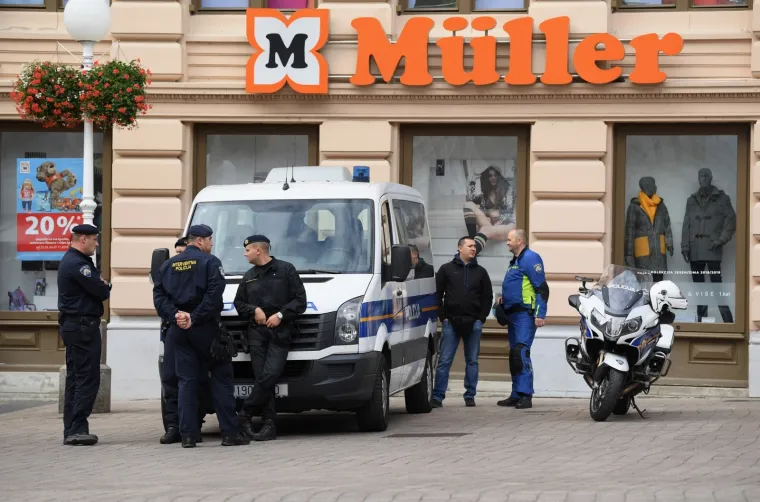 Pogledajte najbolje transparente s prosvjeda protiv Vatikanskih ugovora