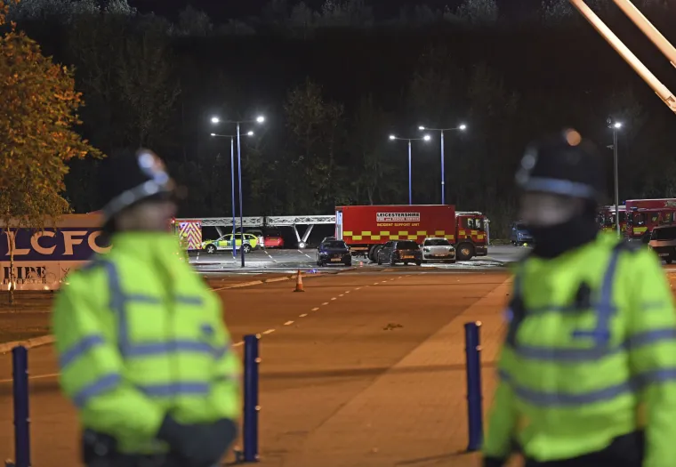 Navijači Leicestera zajedno u boli: Pale svijeće i ostavljaju cvijeće za stradale