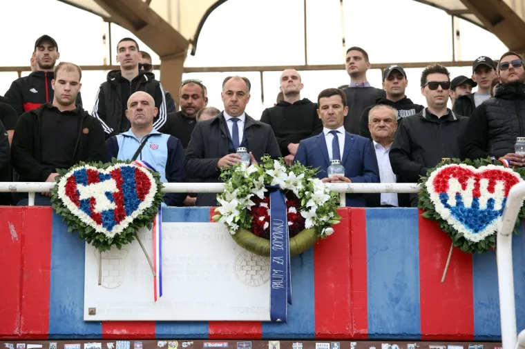 U Splitu otkriven mural Frani Mato&scaron;iću i položeni vijenci na za preminule članove Torcide na Poljudu