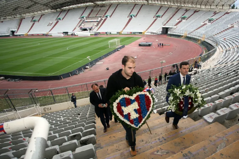 U Splitu otkriven mural Frani Mato&scaron;iću i položeni vijenci na za preminule članove Torcide na Poljudu