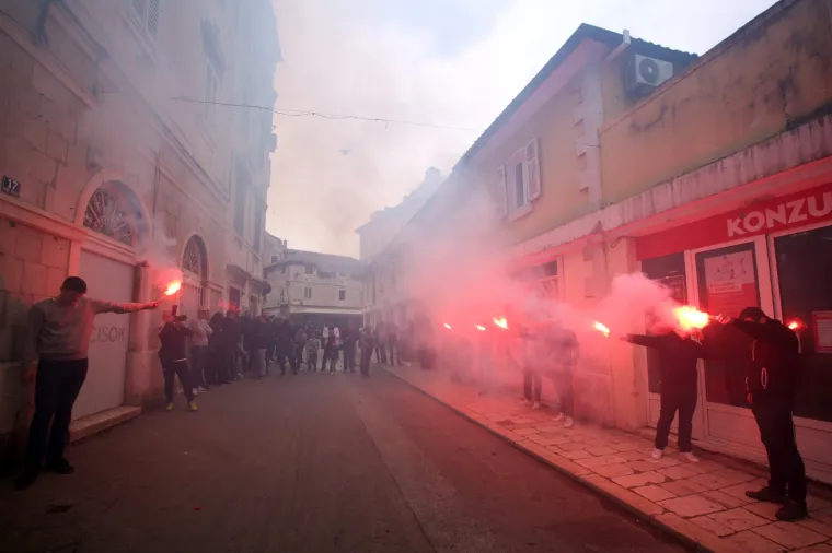 U Splitu otkriven mural Frani Mato&scaron;iću i položeni vijenci na za preminule članove Torcide na Poljudu