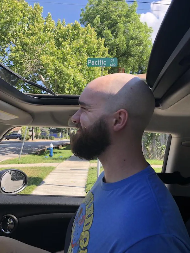 PROBLEMI VISOKIH LJUDI: Oni su kao Guliver u zemlji Liliputanaca