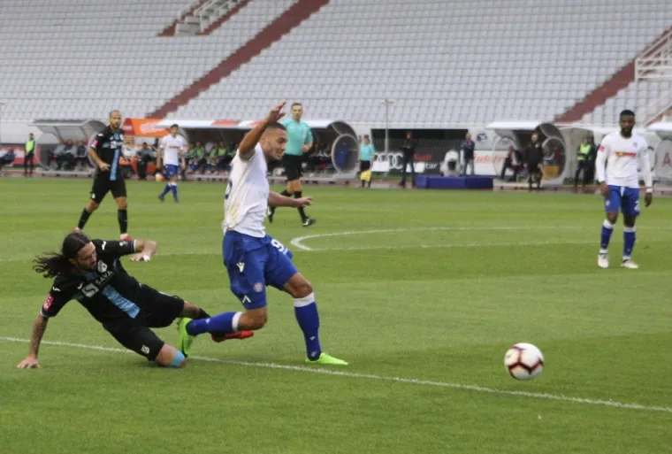 POGLEDAJTE PRIZORE S KIŠNOG POLJUDA: Depresivan derbi igra se u turobnoj atmosferi praznog stadiona