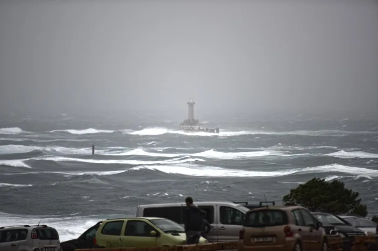 Orkansko jugo diglo valove na krajnjoj točki Istre