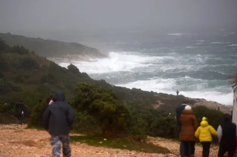 Orkansko jugo diglo valove na krajnjoj točki Istre