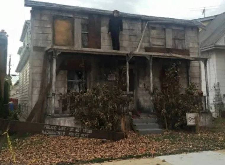 Od trupla koja vise na drveću, do stotine pauka na krovu: TOP 20 najbolje uređenih kuća za Noć vje&scaron;tica