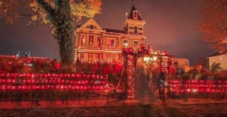 Od trupla koja vise na drveću, do stotine pauka na krovu: TOP 20 najbolje uređenih kuća za Noć vje&scaron;tica