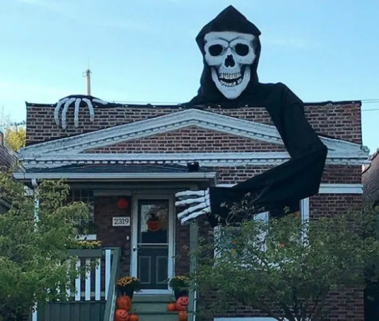 Od trupla koja vise na drveću, do stotine pauka na krovu: TOP 20 najbolje uređenih kuća za Noć vje&scaron;tica