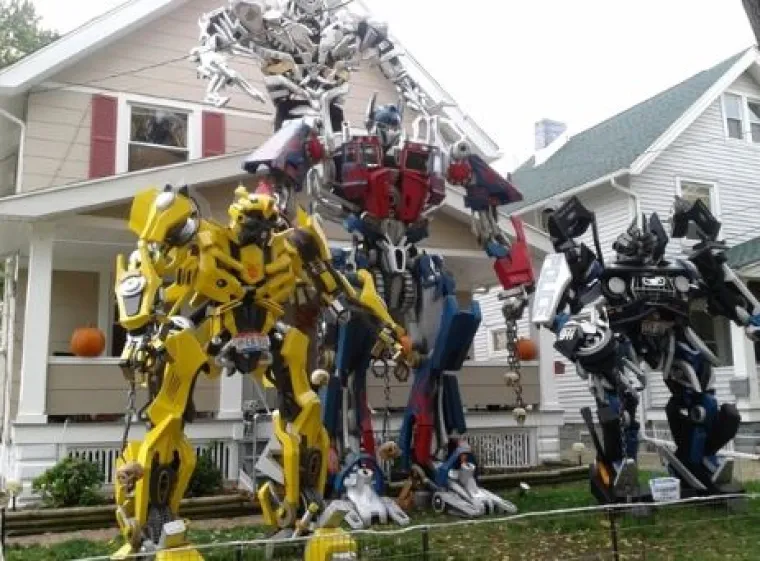 Od trupla koja vise na drveću, do stotine pauka na krovu: TOP 20 najbolje uređenih kuća za Noć vje&scaron;tica