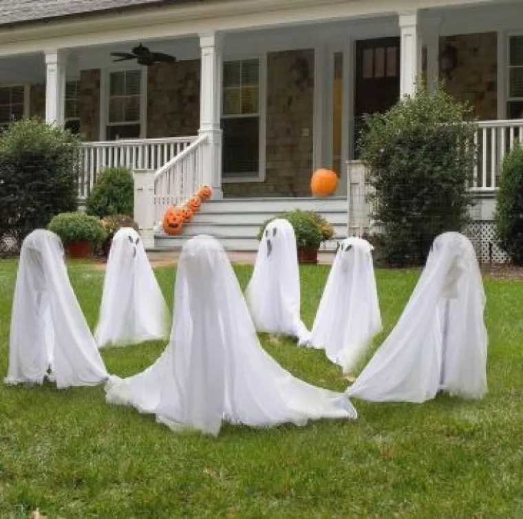 Od trupla koja vise na drveću, do stotine pauka na krovu: TOP 20 najbolje uređenih kuća za Noć vje&scaron;tica