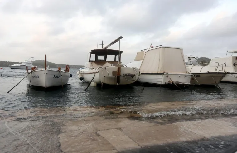 Jako jugo izazvalo je probleme na &scaron;ibenskom području.