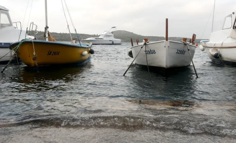 Jako jugo izazvalo je probleme na &scaron;ibenskom području.