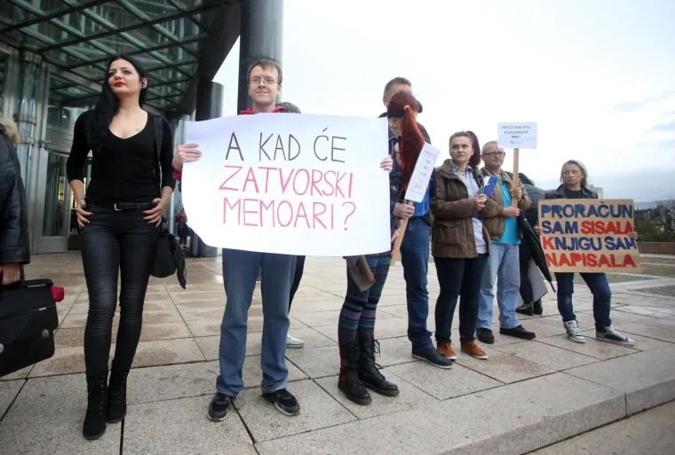 'Proračun sam sisala, knjigu sam napisala': Prosvjed dok Martina Dalić predstavlja svoju knjigu o Agrokoru