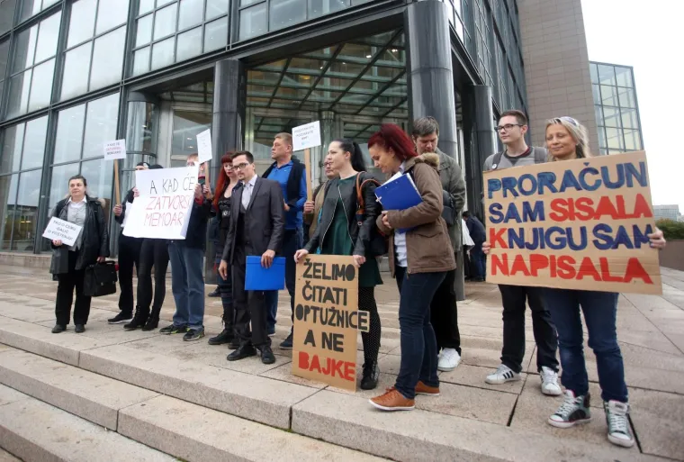 'Proračun sam sisala, knjigu sam napisala': Prosvjed dok Martina Dalić predstavlja svoju knjigu o Agrokoru
