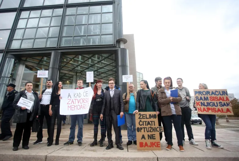 'Proračun sam sisala, knjigu sam napisala': Prosvjed dok Martina Dalić predstavlja svoju knjigu o Agrokoru