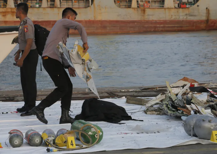 Sru&scaron;io se avion kod Jave: Vjerojatno nitko od gotovo 200 putnika nije preživio